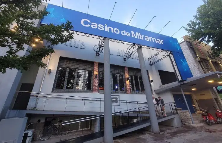 El gran casino de la pequeña ciudad costera de Miramar