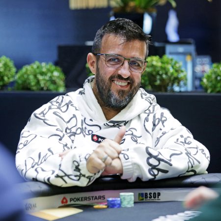 Como o brasileiro André Akkari conquistou o mundo do Poker