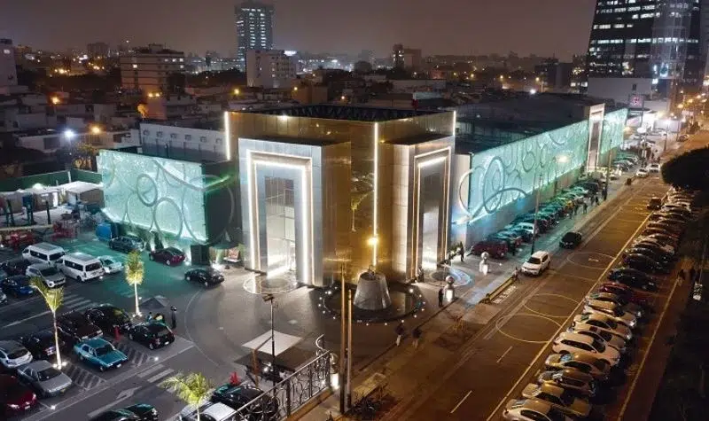 Un casino en Lima del tamaño de un palacio dorado
