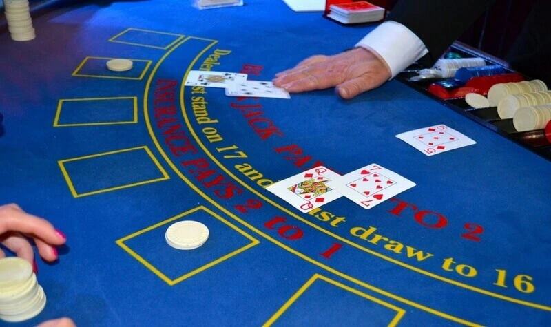 Mesa de casino de blackjack